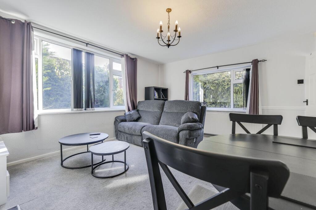 House in Leeds, Horsforth Woodside, Horsforth - View 4