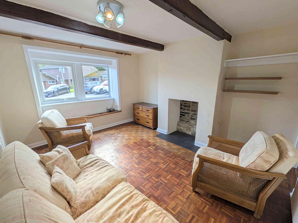 46 Station Road, Holywell Green, HX4 9AW photo 4