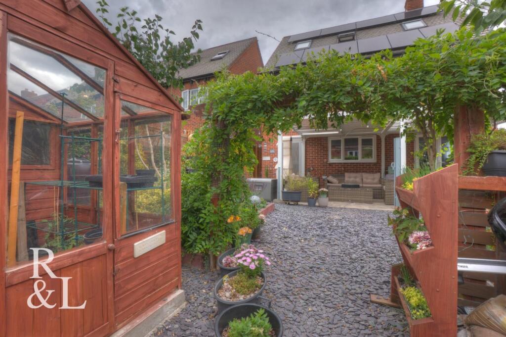 House in South Derbyshire, Coton Park - View 5