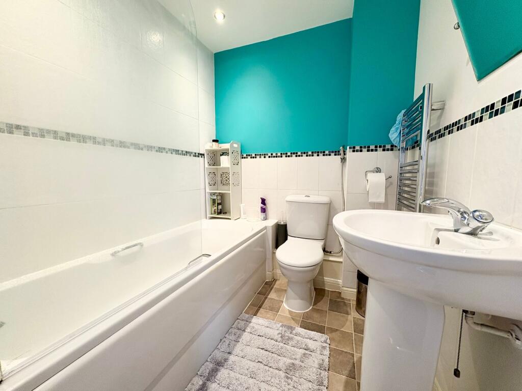 3 bedroom end of terrace house for rent