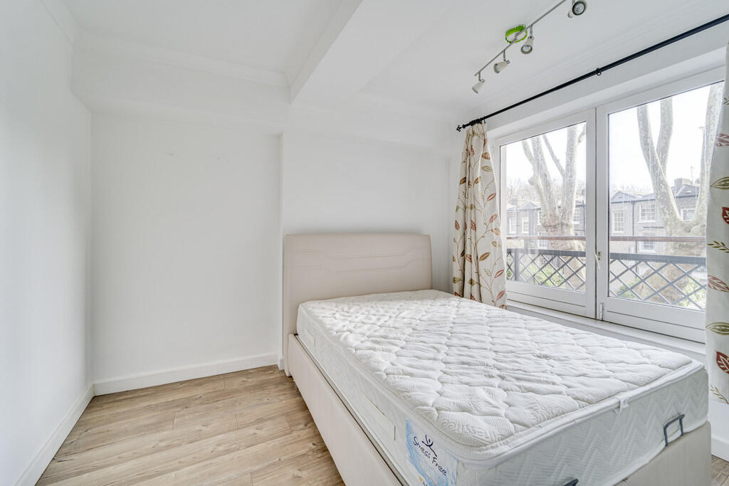Apartment in London - View 5