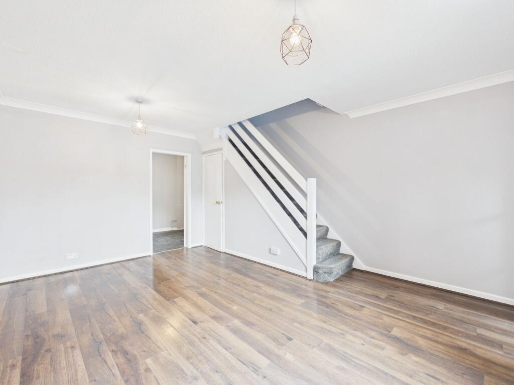 Pine Crest, Aughton, L39 photo 3
