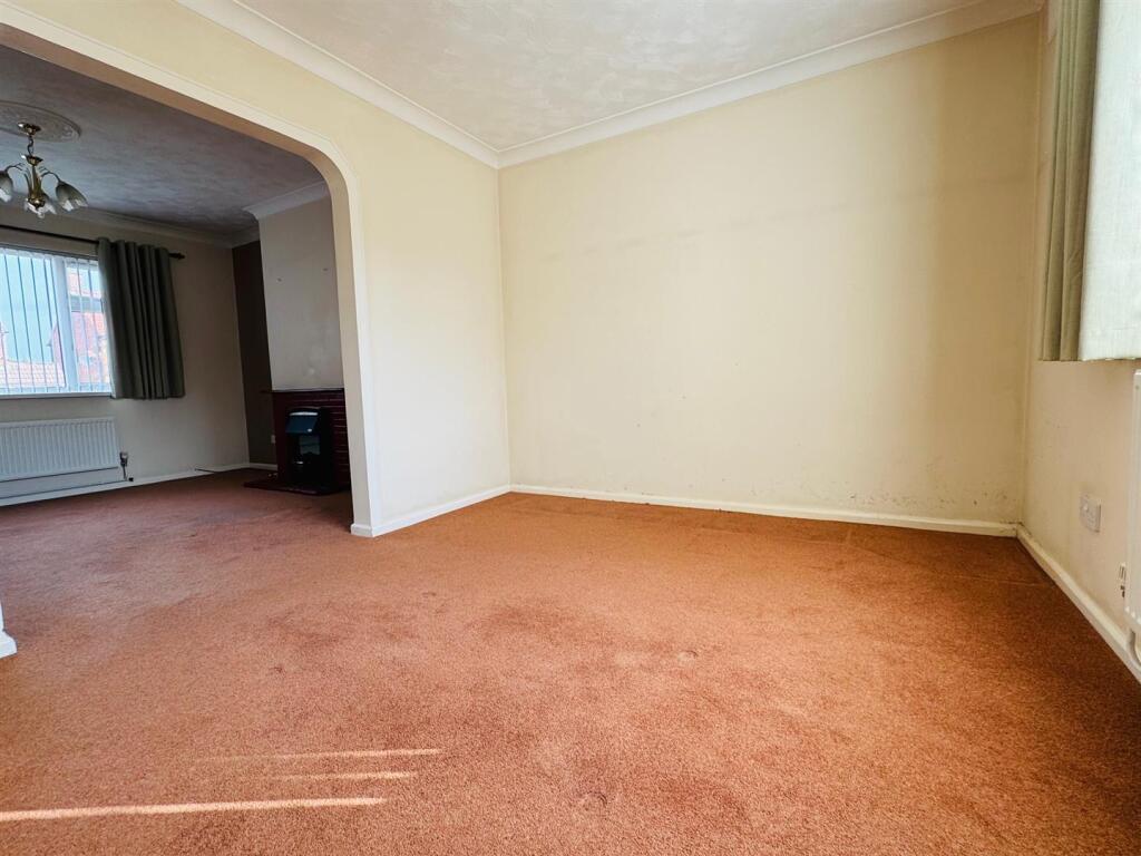 Hawthorn Drive, Ipswich photo 3