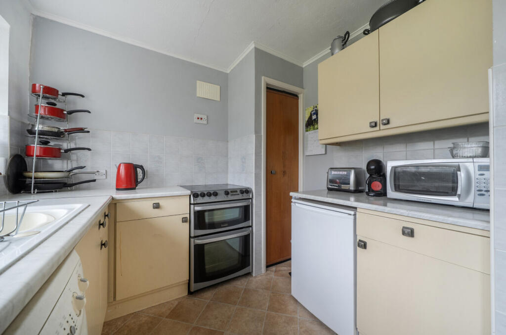 Southfield Rise, Cheltenham, Gloucestershire photo 4