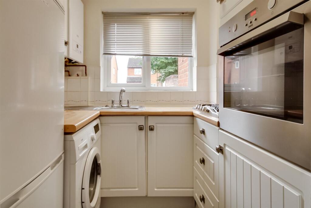 House in Gloucester - View 4