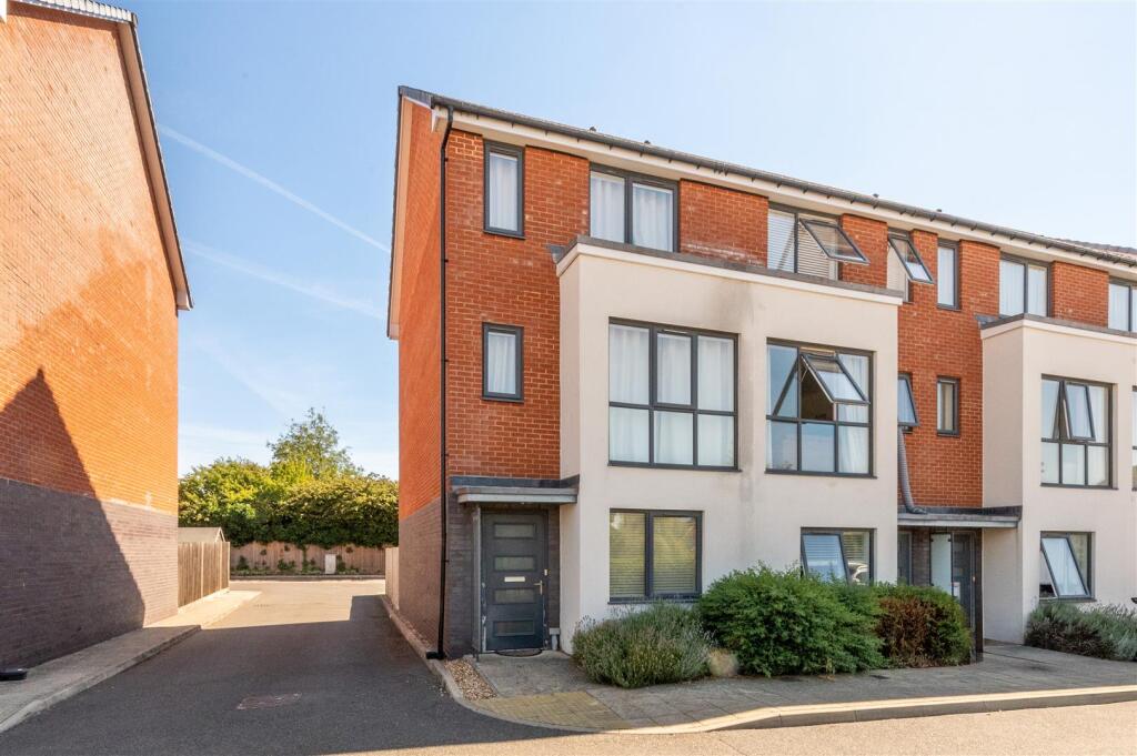 Main image of property: Woolhampton Way, Reading RG2