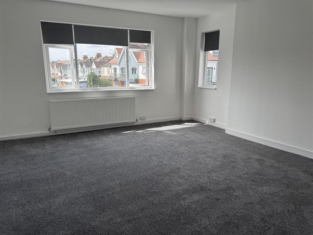 Apartment in Southend-on-Sea - More