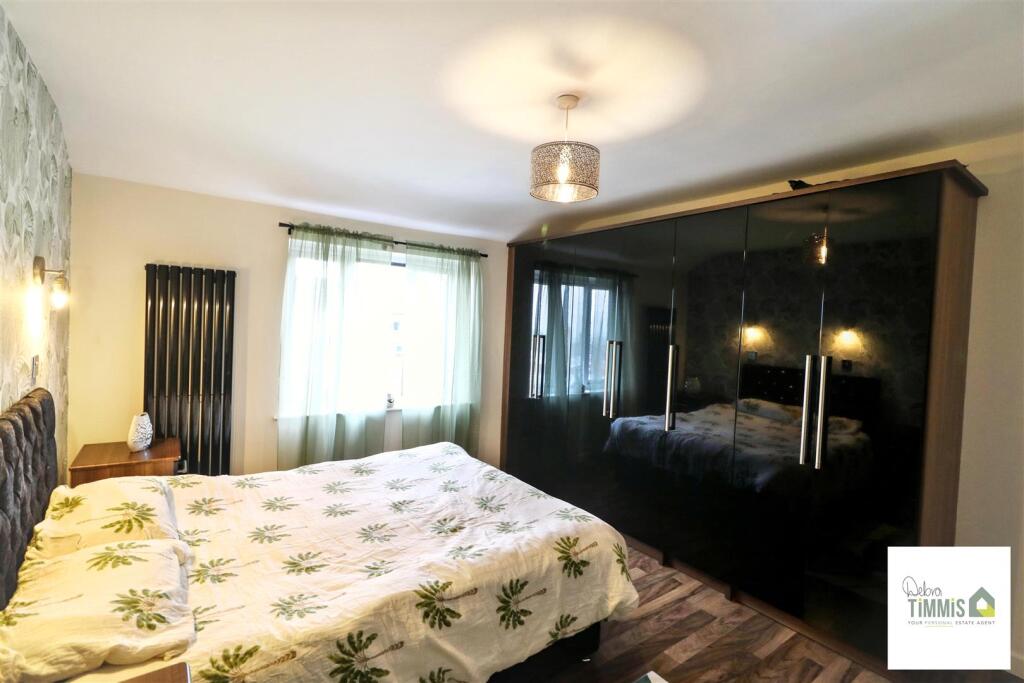 House in Stoke-on-Trent - View 4