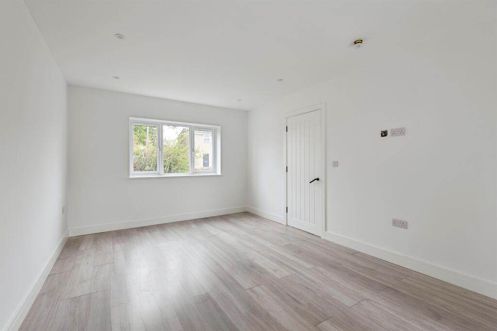 House in Stevenage, Roebuck - View 4