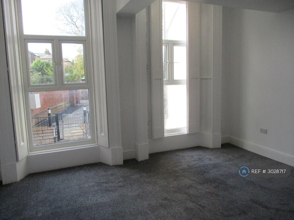 Apartment in Chester - More