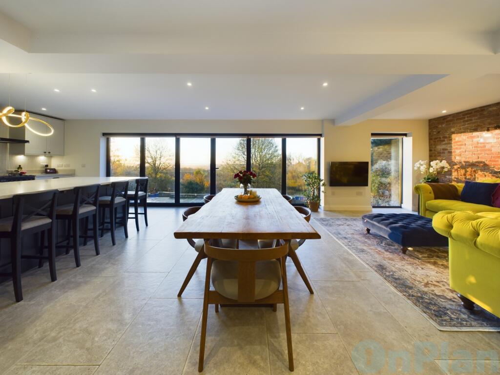 House in Buckinghamshire, Little Brickhill - View 4