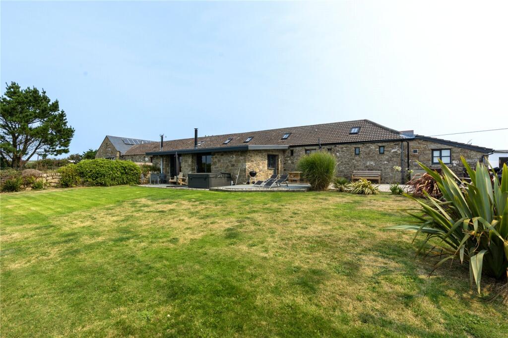 3 bedroom house in St. Buryan great location, great holiday let, no onward chain, rural location, very pleasant spot, great epc. Holiday letting.