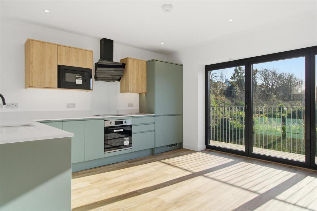 Blatchington Road, Seaford photo 5