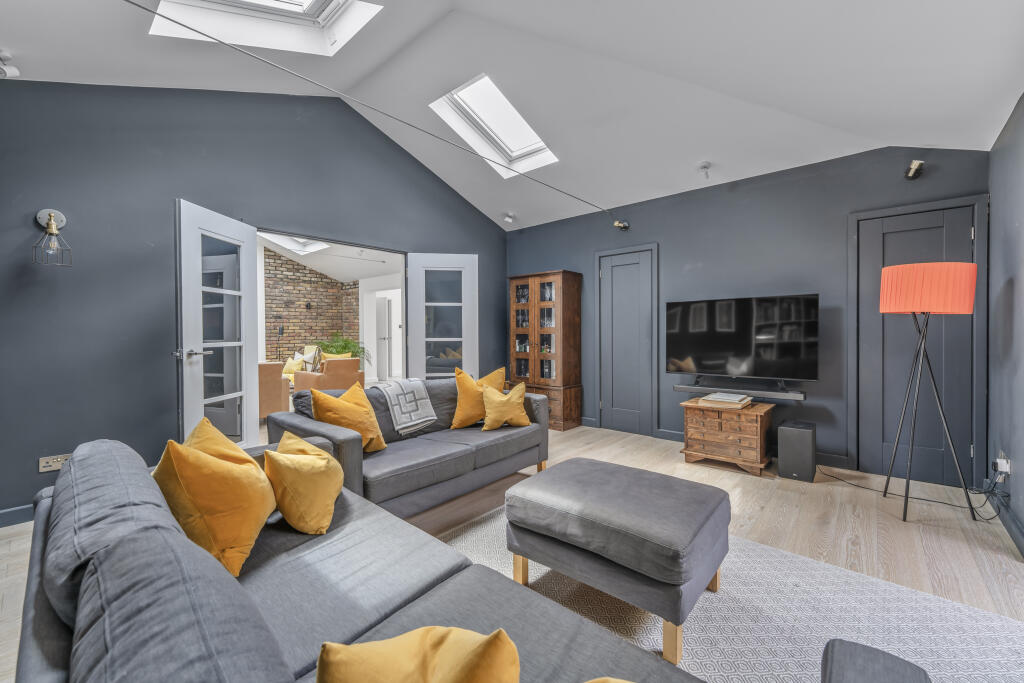House in Twickenham - View 4