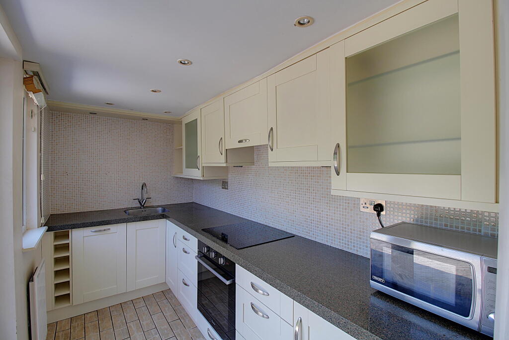 Hound Green Close, Hound Green, Hampshire - View 3