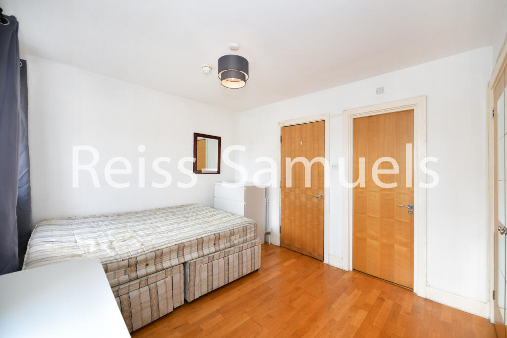 6 bedroom town house for rent