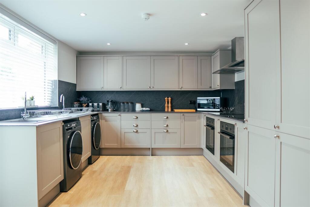 Main image of property: Room 4, 51 Old Southend Road