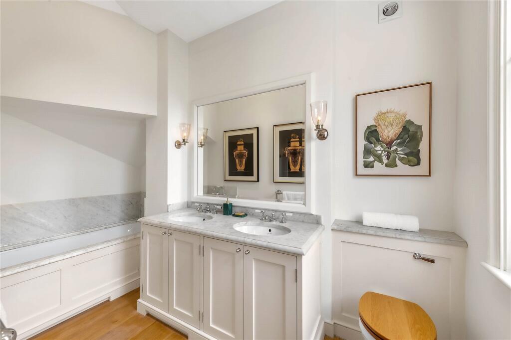 3 bedroom mews property for rent