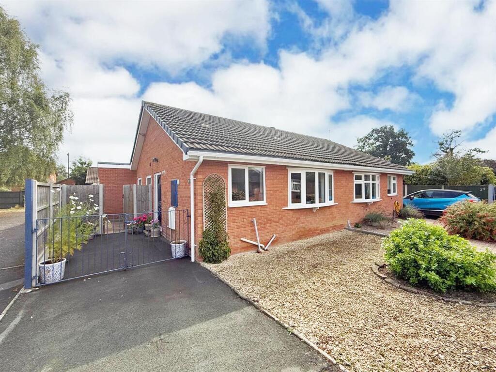 2-bed semi-detached on Bromley Road, Bicton Heath, Shrewsbury, £260,000