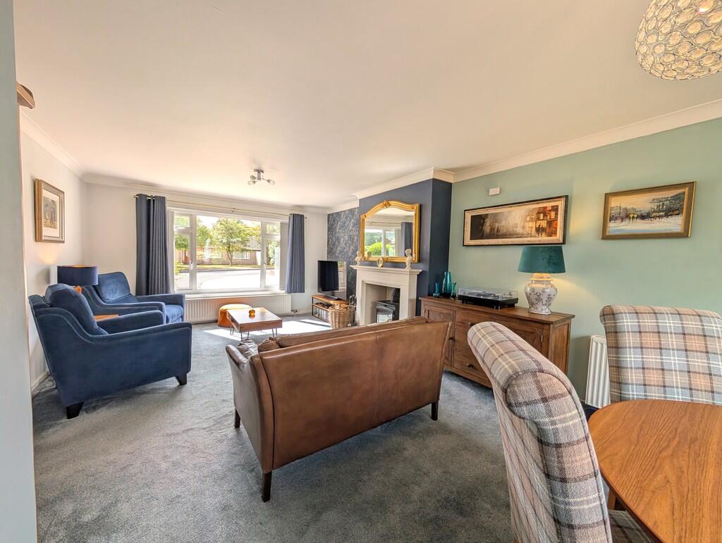 House in South Kesteven, Harlaxton - More