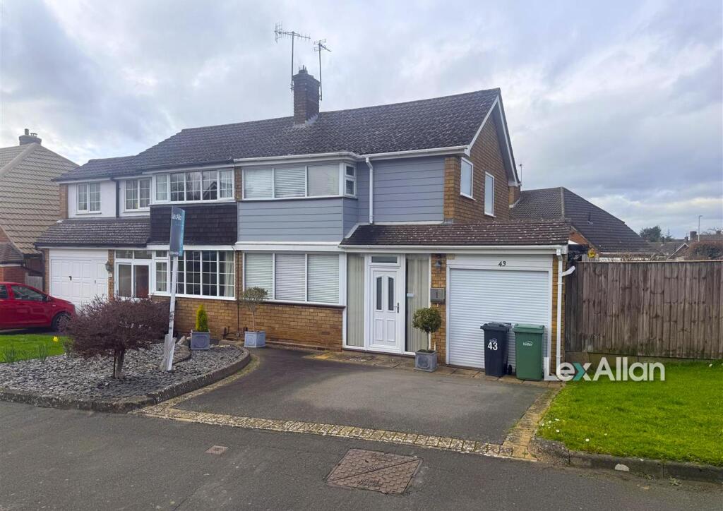 3-bed semi-detached on Lychgate Avenue, Stourbridge, £367,500
