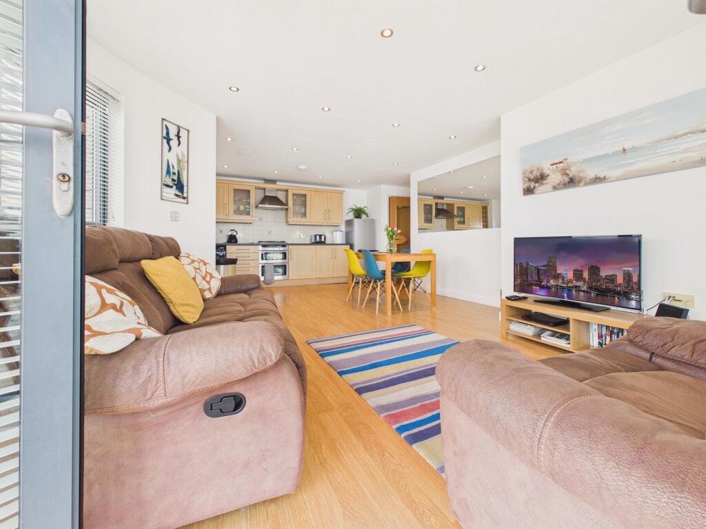 Apartment in Truro - More