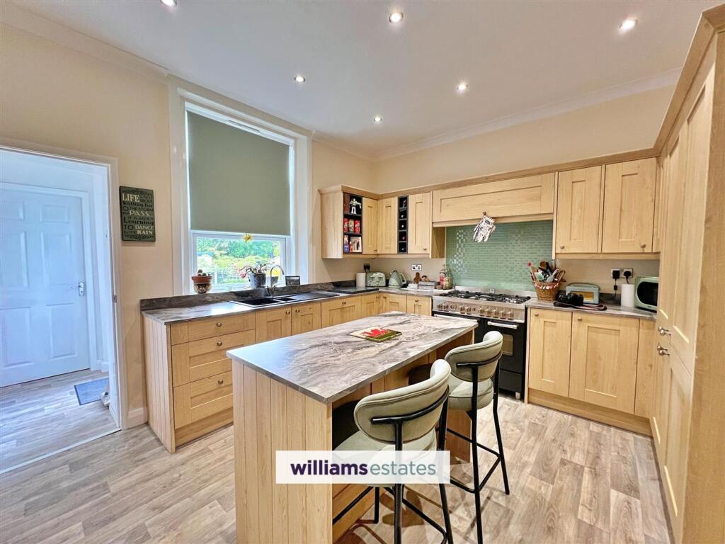 Llanrhydd Street, Ruthin, LL15 - View 2
