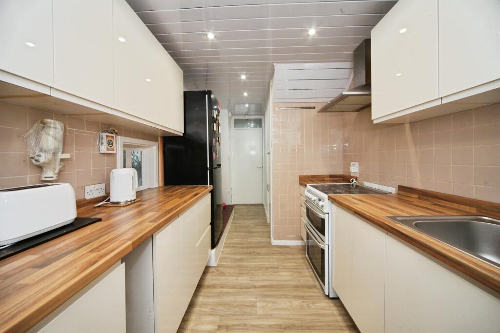 House in Luton - View 2