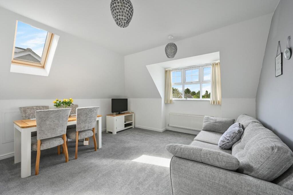 Apartment in Reigate and Banstead, Surrey - View 4