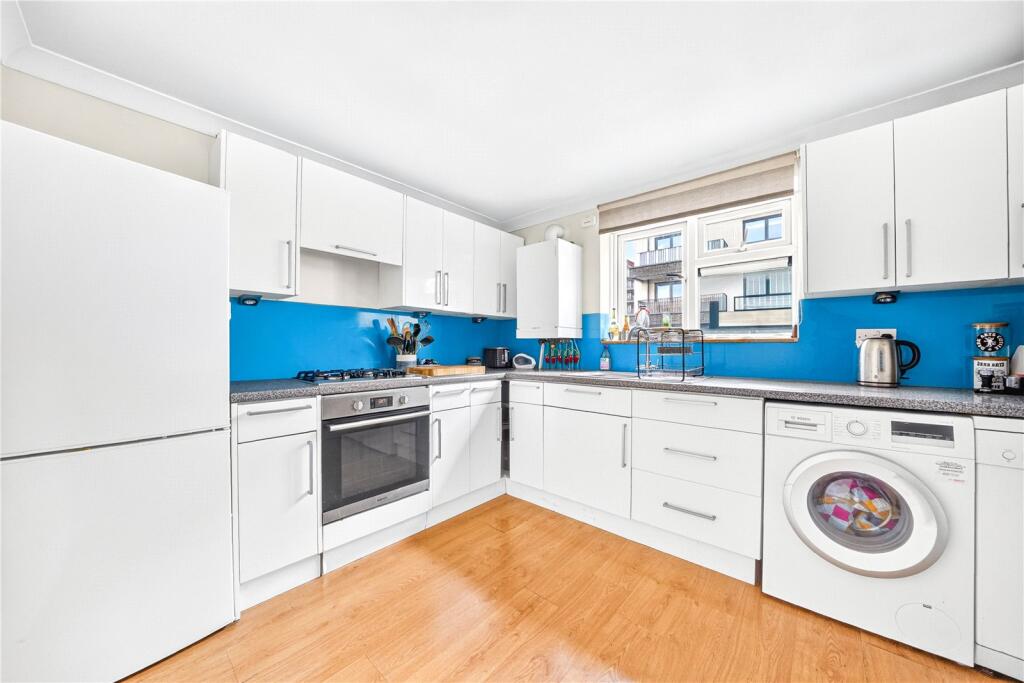 Apartment in London, Wood Street, Walthamstow - View 2