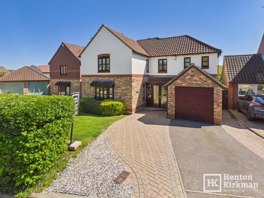 Main image of property: Chaffinch Crescent, Billericay, Essex, CM11 2YX