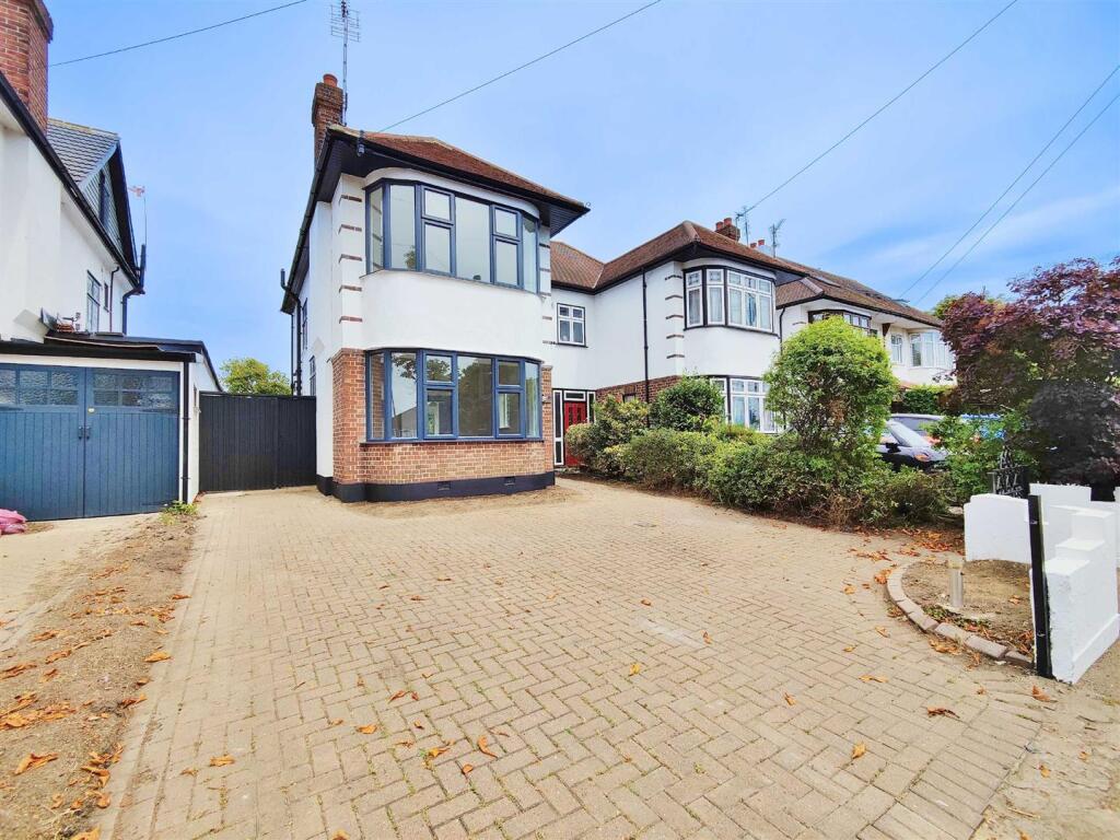 Main image of property: Prittlewell Chase, Westcliff On Sea