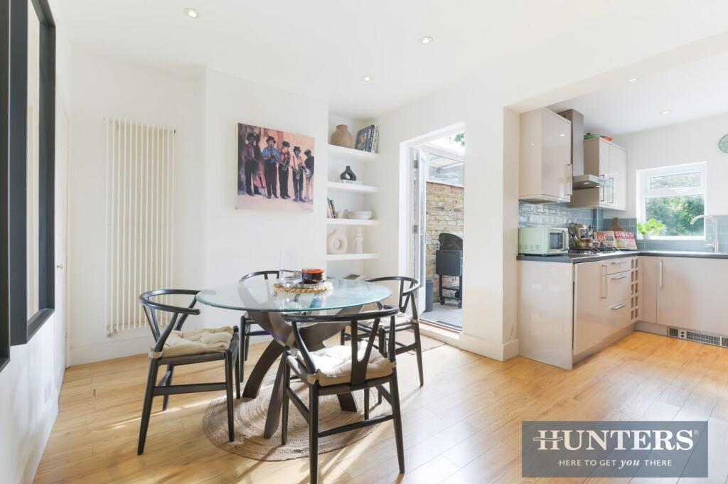 House in Worcester Park, The Hamptons - View 5