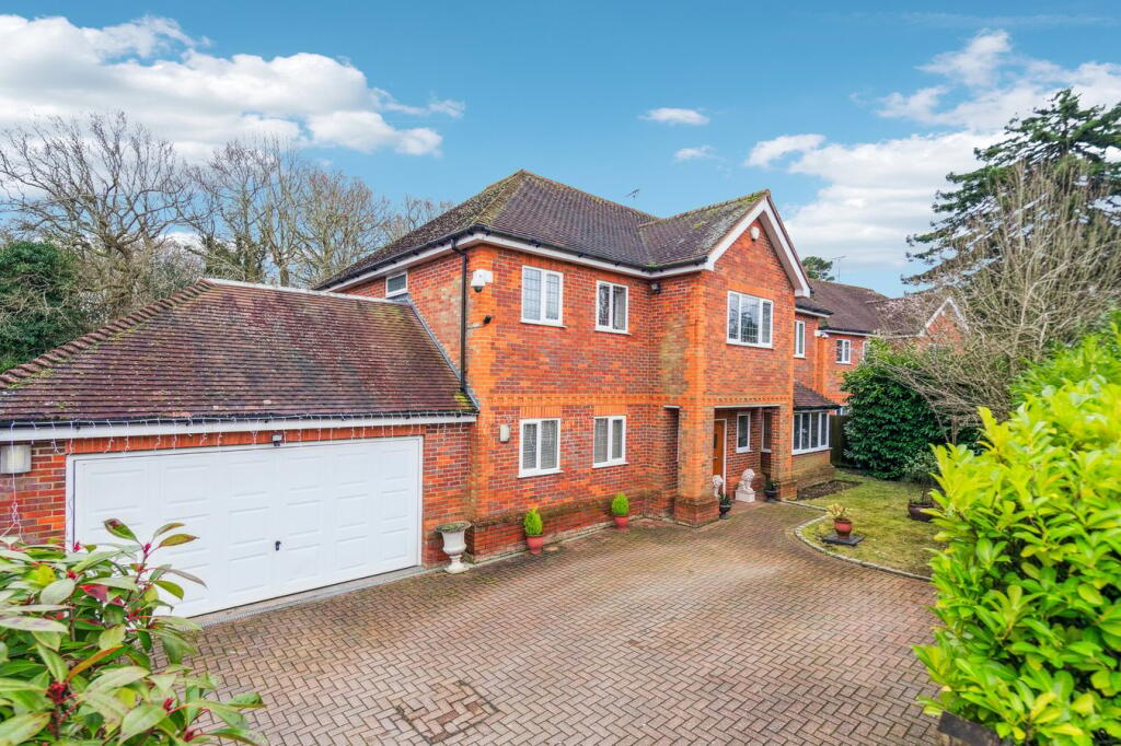 Main image of property: Wood End Close, Farnham Common, SL2