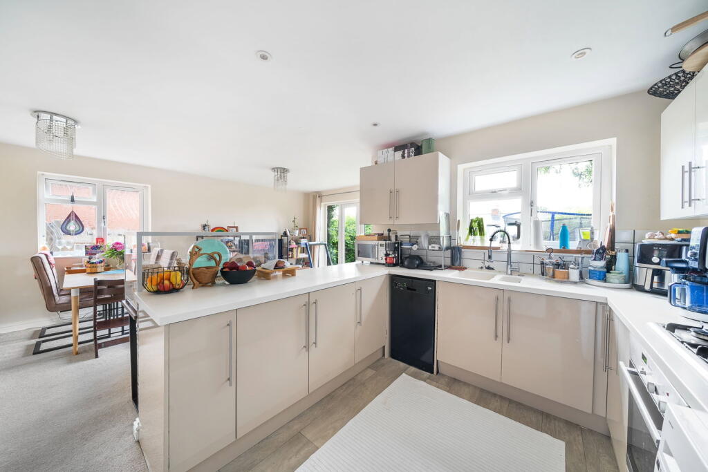 House in Basingstoke and Deane, Oakley - View 3
