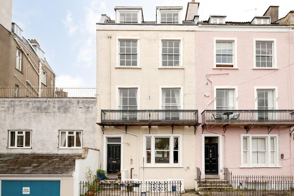 Apartment in Bristol - View 3
