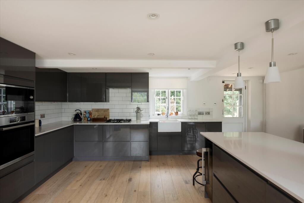 House in Redhill - View 3