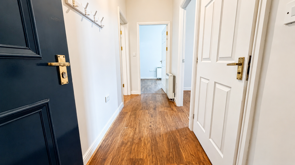Apartment in Stockport, Heaviley, Shaw Heath - View 4