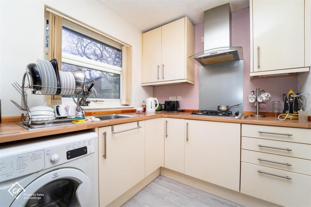 24, Monkswood Avenue photo 3