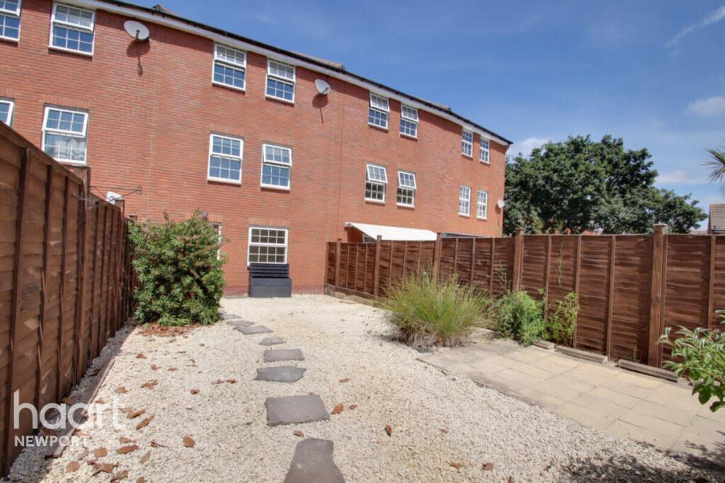 House in Newport - View 5