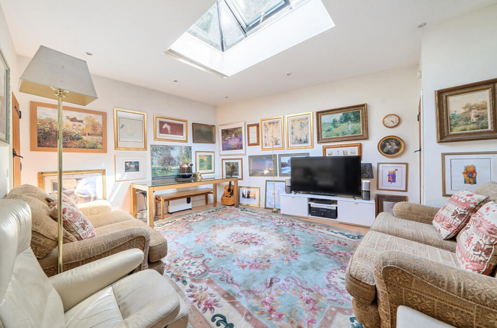 House in Waverley, Haslemere - More