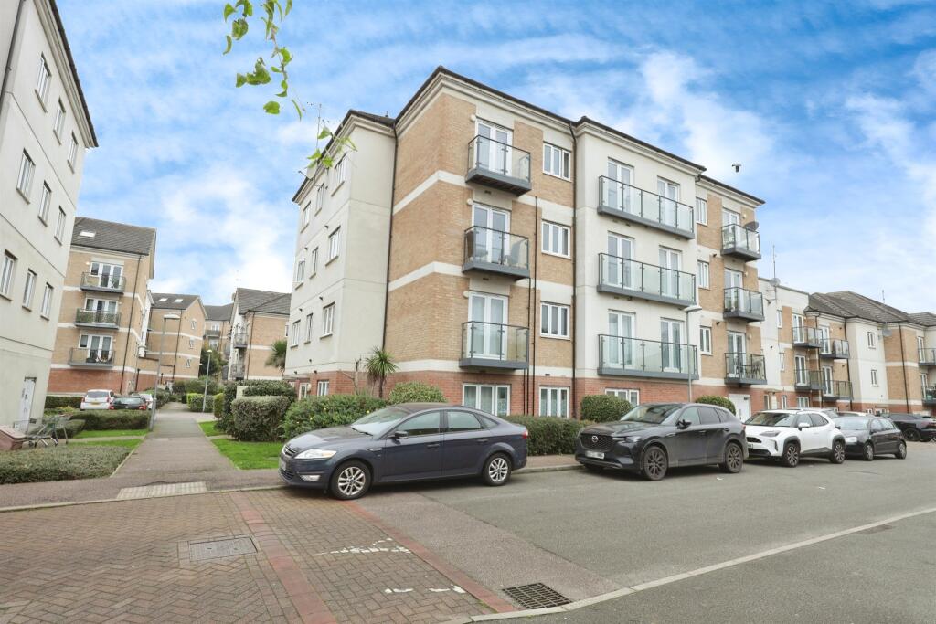 2-bed flat on Cezanne Road, Watford, £280,000