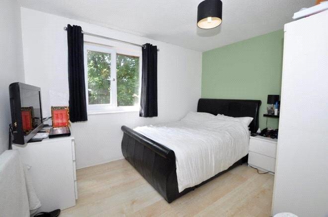 Wooburn Close, Uxbridge, UB8 photo 5