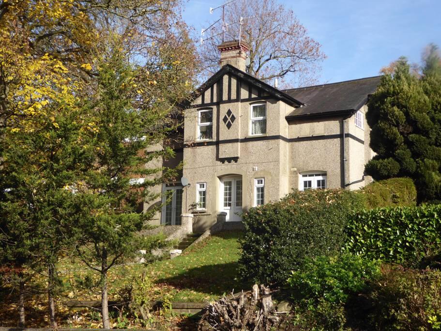 Main image of property: FLAT 4 3 GODSTONE ROAD KENLEY SURREY CR8 5AG