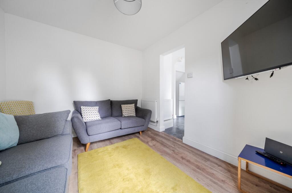 House in Lincoln, Ermine - More