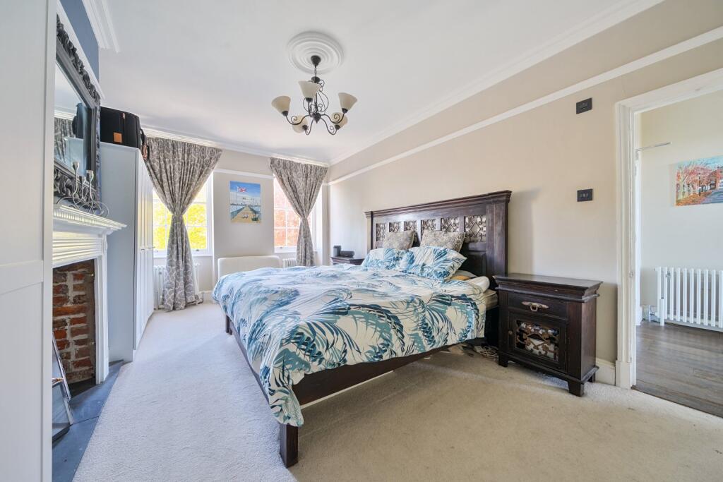 Apartment in Gosport, Hampshire - View 6