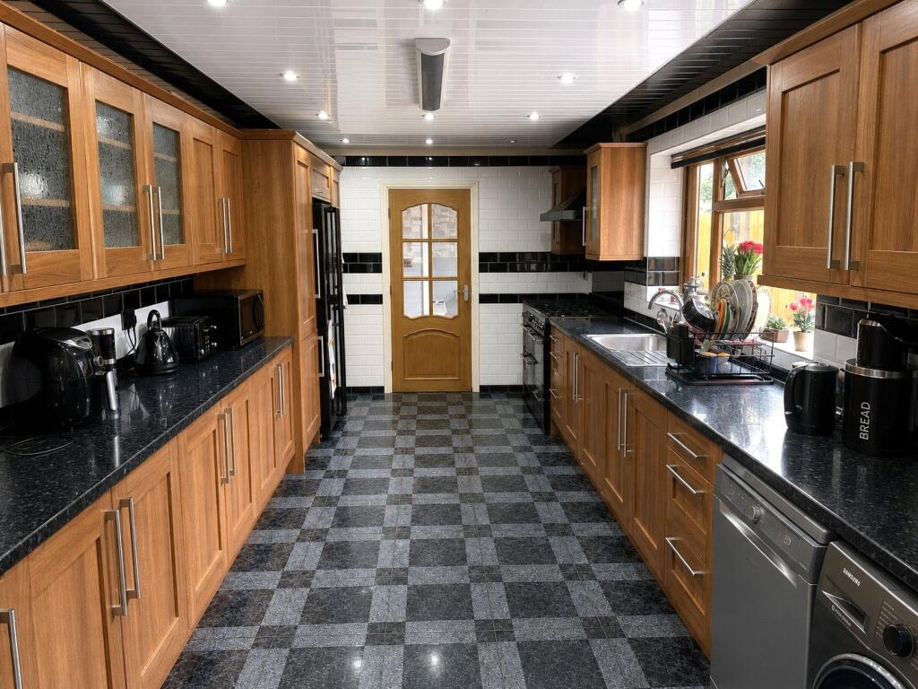 House in Birmingham, West Midlands - View 5