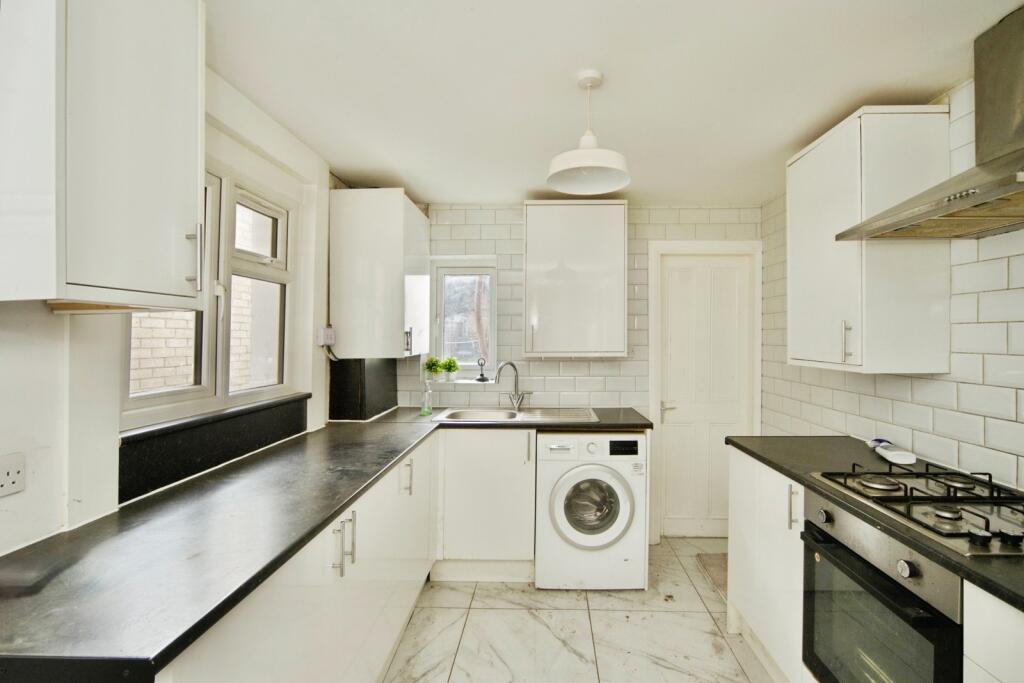 House in London - View 3