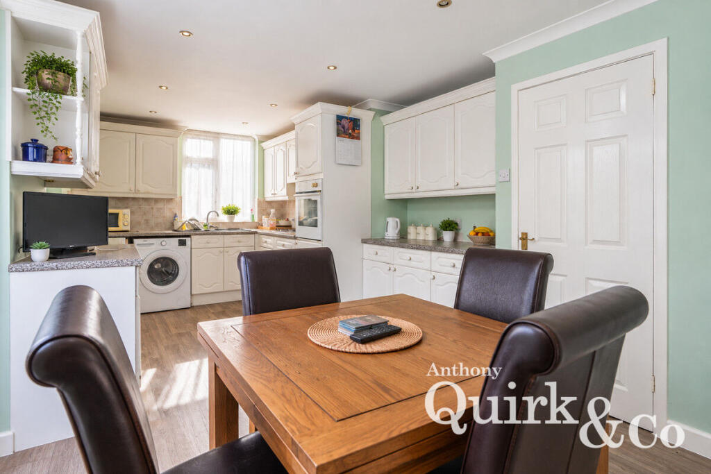 House in Southend-on-Sea - View 5