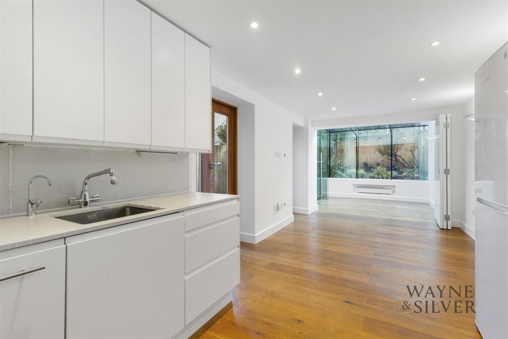 Apartment in London - View 5